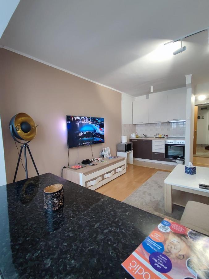 Nights & Smiles Sarajevo Apartamento Exterior foto
